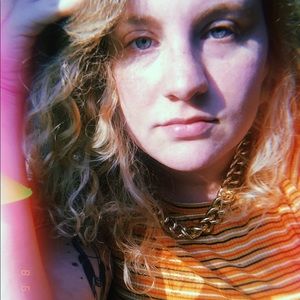 Meet your Posher, Caitlin